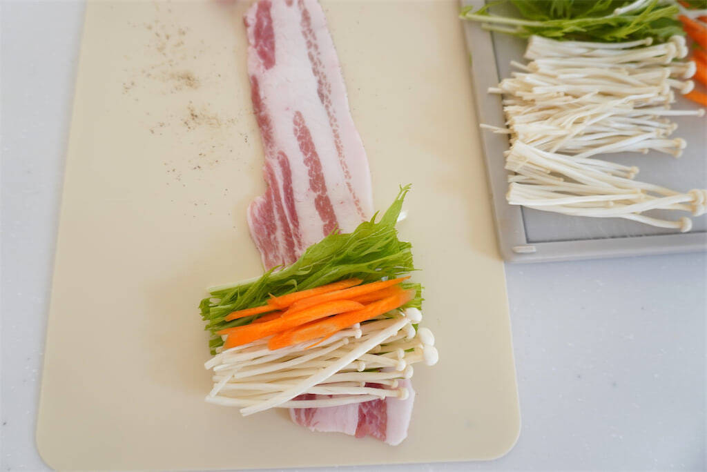 【家計救済】物価の優等生“えのきたけ”メインの「肉巻き」作ってみた！甘辛な野菜ダレが合う～♡【農家直伝】