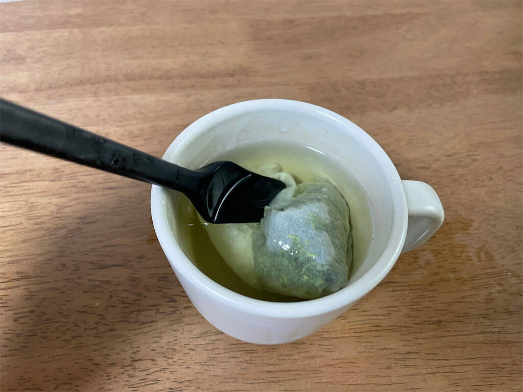 【老舗お茶屋考案】今が旬♪「新茶」を急須ナシでおいしく淹れる方法は…「え、キッチンペーパーで⁉」冷茶もOK！