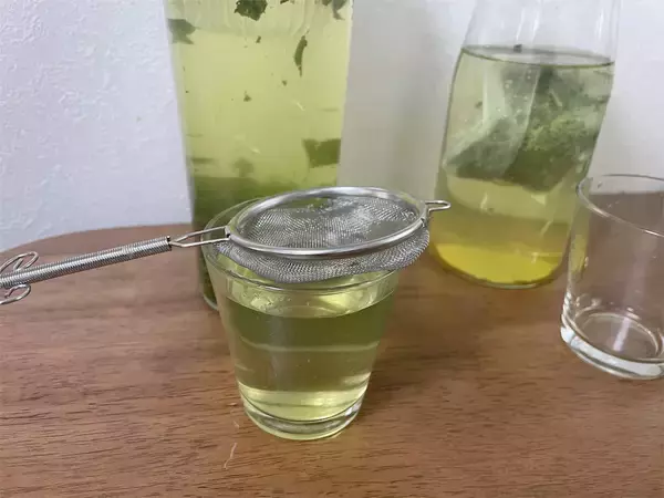 「【老舗お茶屋考案】今が旬♪「新茶」を急須ナシでおいしく淹れる方法は…「え、キッチンペーパーで⁉」冷茶もOK！」の画像