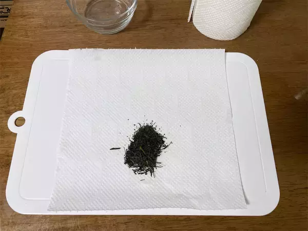 「【老舗お茶屋考案】今が旬♪「新茶」を急須ナシでおいしく淹れる方法は…「え、キッチンペーパーで⁉」冷茶もOK！」の画像