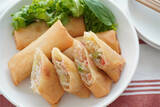 「【神コスパ＆手間パ】春巻きの具は「カニカマ・長ねぎ・もやし」でオールOK！シャキとろ食感で旨味天国♪」の画像1