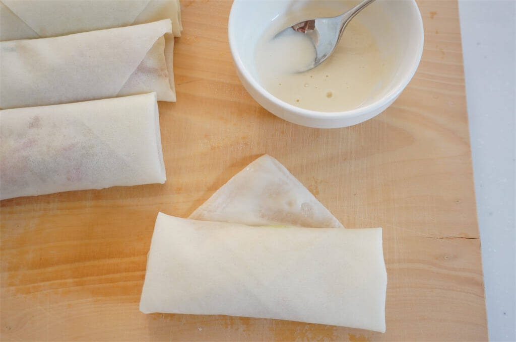 【神コスパ＆手間パ】春巻きの具は「カニカマ・長ねぎ・もやし」でオールOK！シャキとろ食感で旨味天国♪