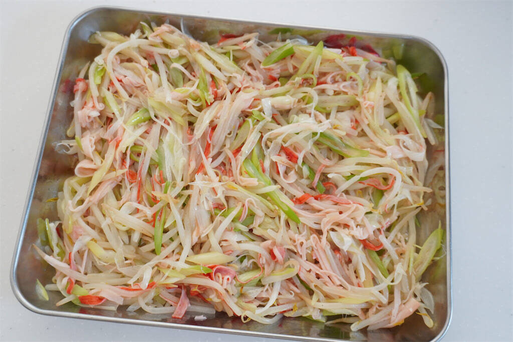 【神コスパ＆手間パ】春巻きの具は「カニカマ・長ねぎ・もやし」でオールOK！シャキとろ食感で旨味天国♪