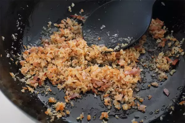 「【カリフラワーの無限レシピ】パン粉で「魔法のカリカリソース」作ったら…1株消えたんだが!?【農家直伝】」の画像