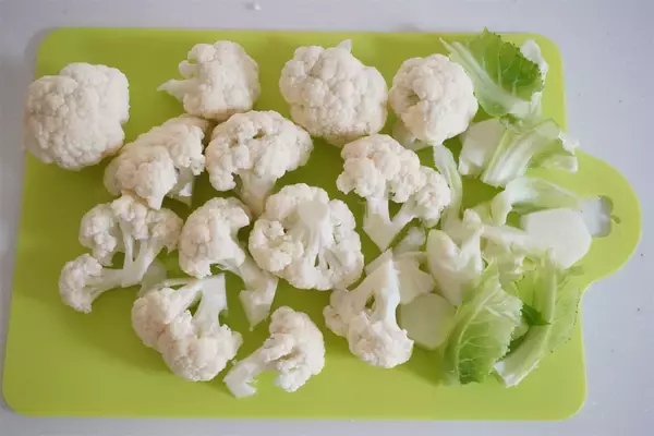 「【カリフラワーの無限レシピ】パン粉で「魔法のカリカリソース」作ったら…1株消えたんだが!?【農家直伝】」の画像