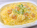 「【パックの中で調理完結】ご飯チンしたら卵も具も調味料も混ぜて…もう一発チン！「炒めない炒飯」作ろう」の画像1