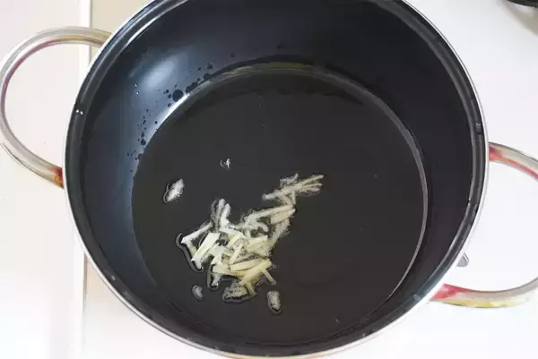 「らっきょう酢で本格派「サンラータン風スープ」作ってみた！麺の代わりに大麦!?酸っぱヘルシー♡【農家直伝】」の画像