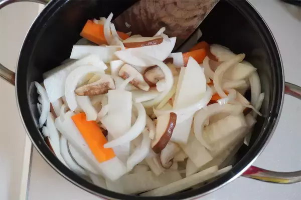 「らっきょう酢で本格派「サンラータン風スープ」作ってみた！麺の代わりに大麦!?酸っぱヘルシー♡【農家直伝】」の画像