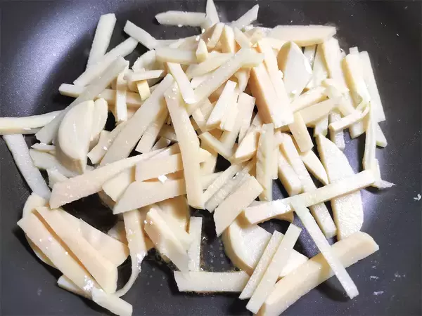 「【リュウジの副菜】この組み合わせは思いつかない…！たけのこと玉子で「たけ玉」作ろう！食感おもろ～♪」の画像