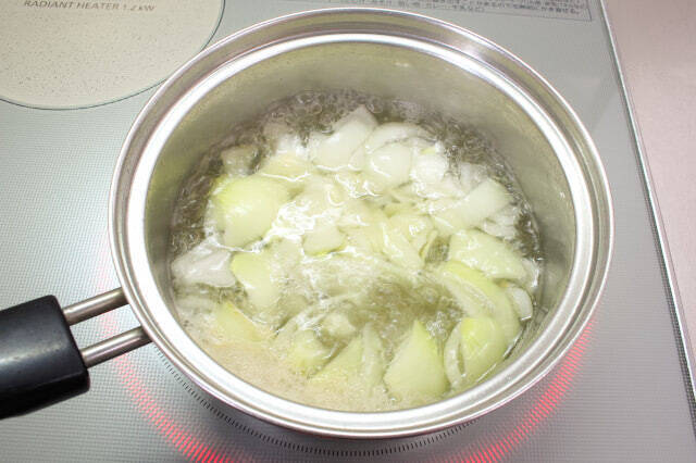 「白みそに変えた？」と驚かれる！酒粕ちょい足しでみそ汁激変させてみた！アスパラ・玉ねぎ甘〜くとろける♪