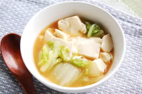 【お疲れ胃腸に】豆腐と白菜でやさし～い「中華煮込み」作ってみた！あの「黒い調味料」でじんわりコク深～い