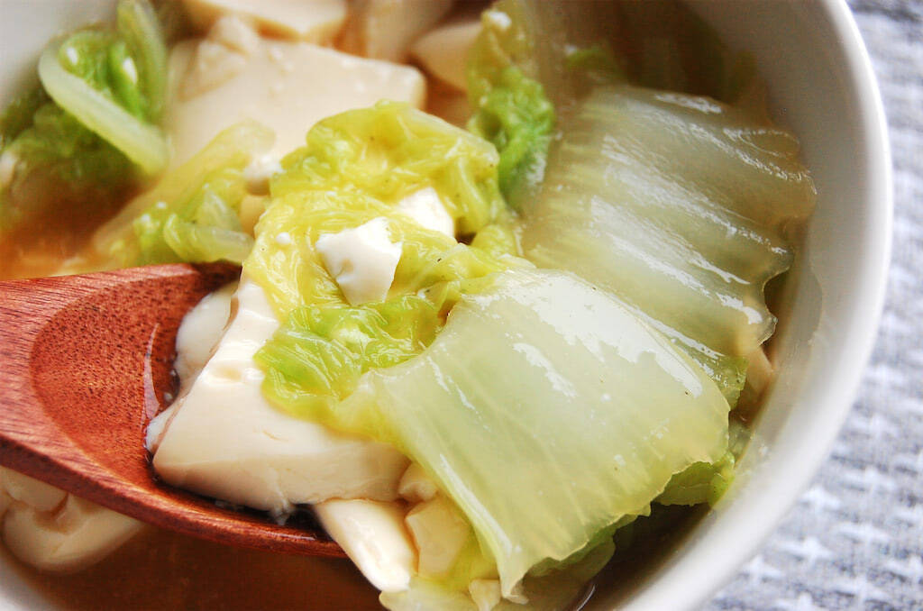 【お疲れ胃腸に】豆腐と白菜でやさし～い「中華煮込み」作ってみた！あの「黒い調味料」でじんわりコク深～い