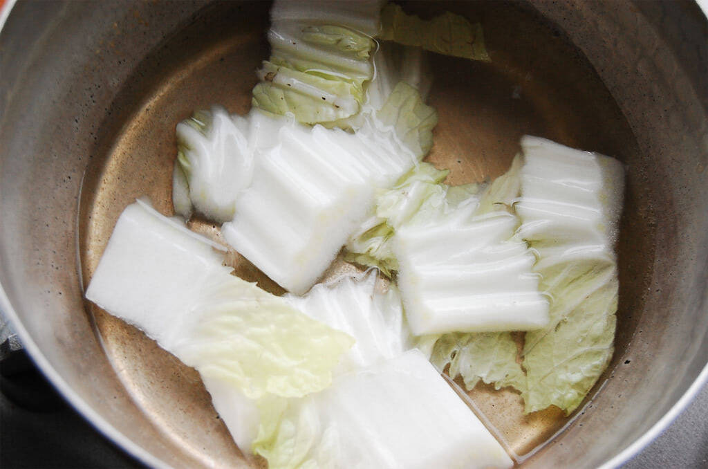 【お疲れ胃腸に】豆腐と白菜でやさし～い「中華煮込み」作ってみた！あの「黒い調味料」でじんわりコク深～い