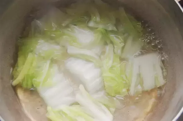 「【お疲れ胃腸に】豆腐と白菜でやさし～い「中華煮込み」作ってみた！あの「黒い調味料」でじんわりコク深～い」の画像