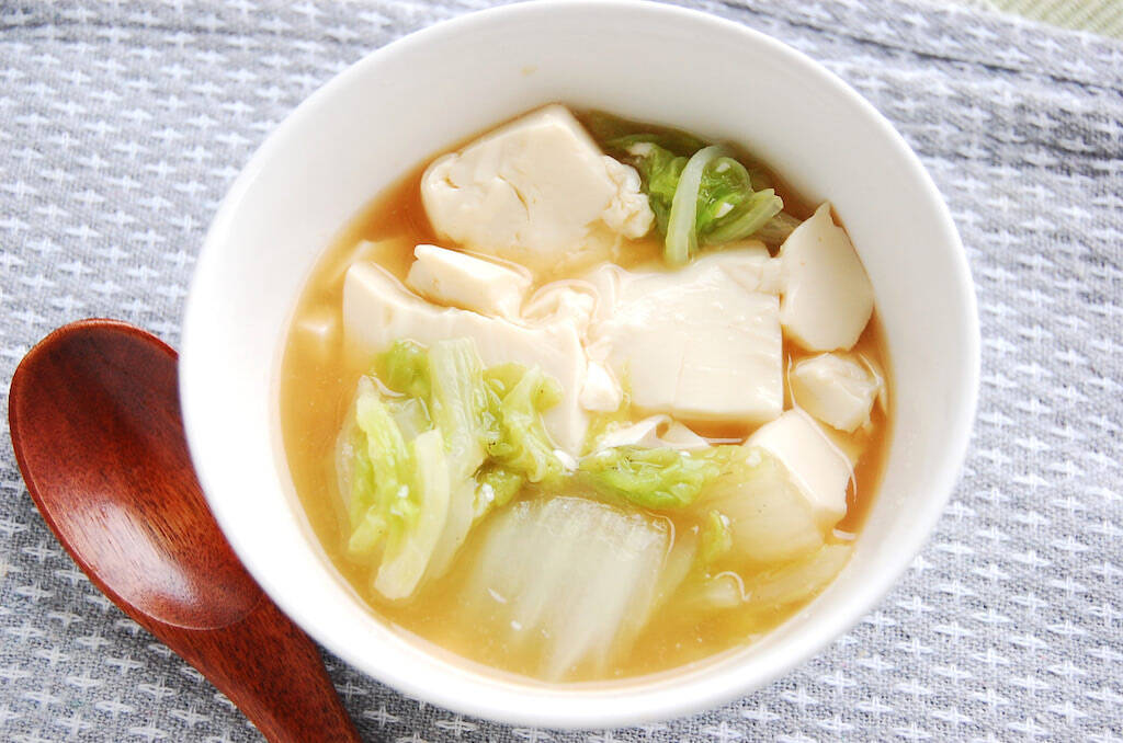 【お疲れ胃腸に】豆腐と白菜でやさし～い「中華煮込み」作ってみた！あの「黒い調味料」でじんわりコク深～い