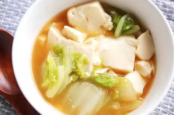 「【お疲れ胃腸に】豆腐と白菜でやさし～い「中華煮込み」作ってみた！あの「黒い調味料」でじんわりコク深～い」の画像