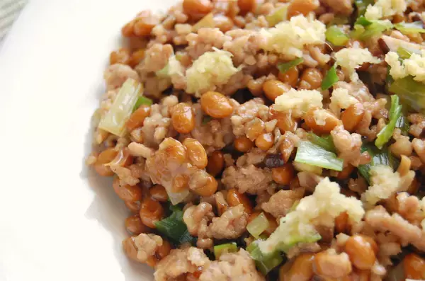 「納豆の炒め物って斬新！表参道の中華レジェンド女将が編み出した「豚ひき肉と納豆炒め」作ってみた♪」の画像