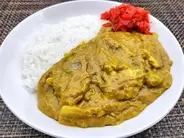 【懐かしの味再現】キミは「バスセンターの黄色いカレー」を知ってるか？昭和な黄色に福神漬けが映える