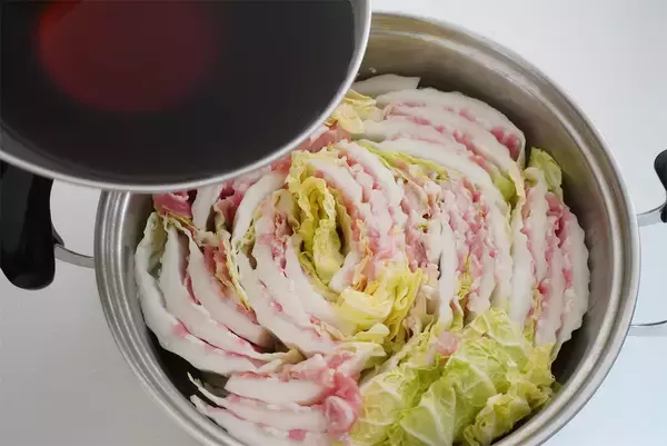 「【長野県のミルフィーユ鍋】めんつゆ一発で極旨に♪白菜と豚肉の重ね方にもワザあり～！【農家直伝】」の画像