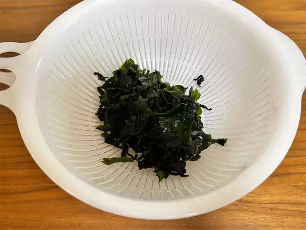 「【海藻サラダの最適解】乾燥わかめで作れる「極上サラダ」作ってみた！ツナ＆塩こんぶで旨味爆上げ♪」の画像