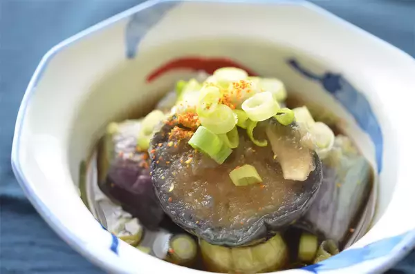 「一晩寝かせがヒケツ♡玉ねぎ＆にんにくのWパンチで旨さ爆発「揚げなすのスタミナ漬け」作ってみた！【農家直伝】」の画像