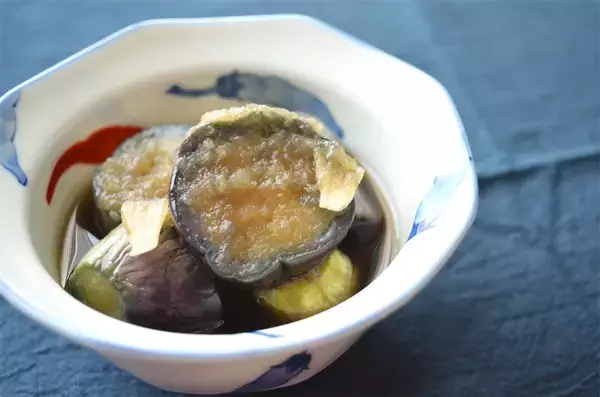 「一晩寝かせがヒケツ♡玉ねぎ＆にんにくのWパンチで旨さ爆発「揚げなすのスタミナ漬け」作ってみた！【農家直伝】」の画像