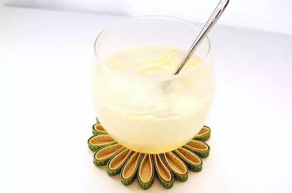 「【ゆずの賢い冷凍術】なんと3か月保存可能！旬を過ぎても香り楽しめるよ♪ヒケツは「皮と果汁を分けておく」」の画像