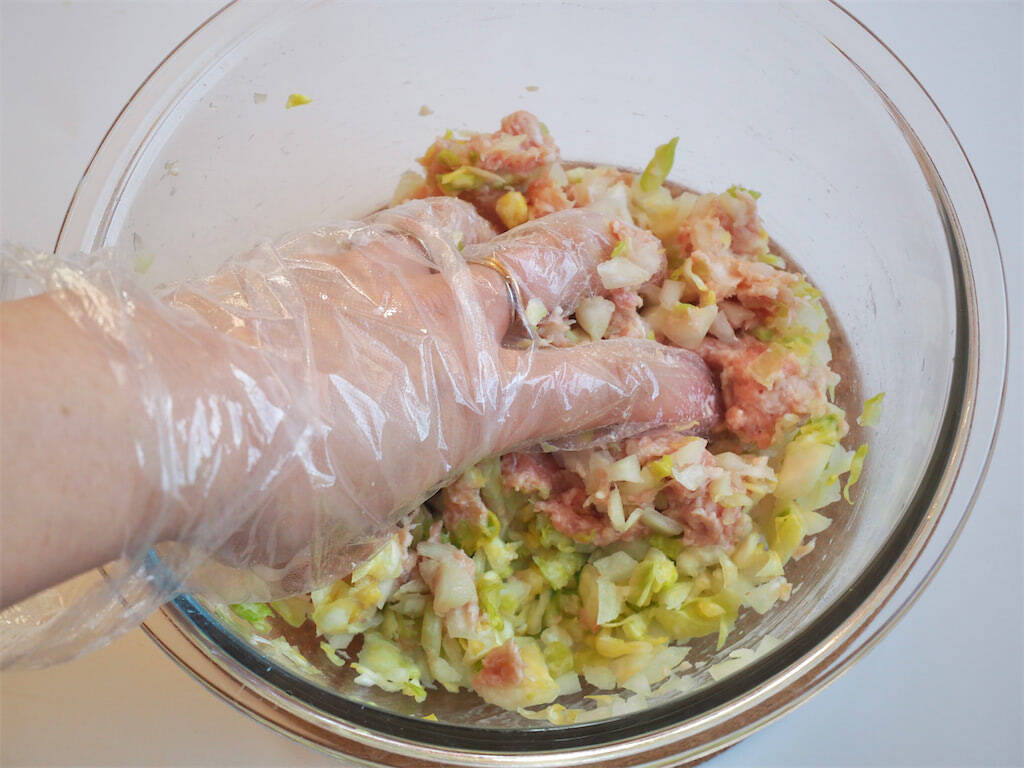 【春限定】メンチっぽいのに軽やかな「春キャベツカツ」作ってみた！パン粉は薄めでふんわりシャキサクッ♪