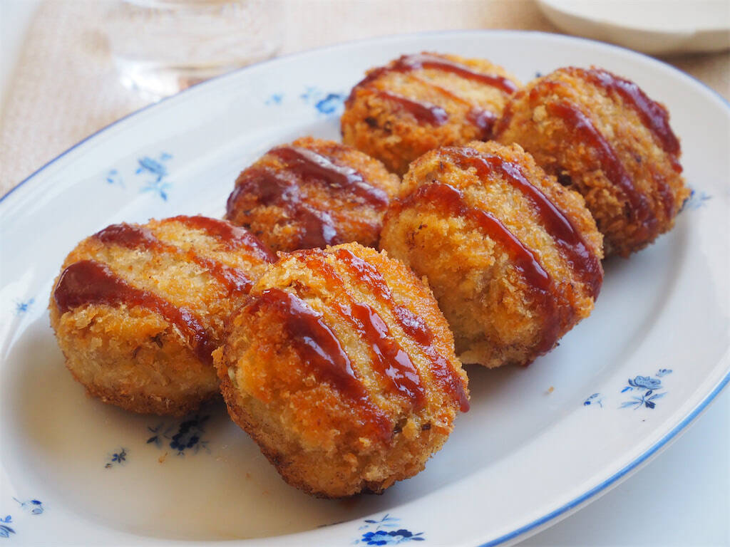 【春限定】メンチっぽいのに軽やかな「春キャベツカツ」作ってみた！パン粉は薄めでふんわりシャキサクッ♪