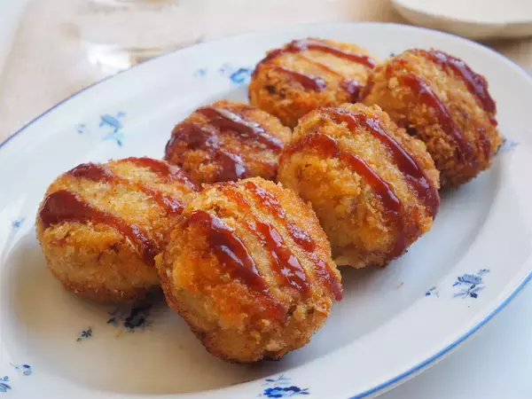 「【春限定】メンチっぽいのに軽やかな「春キャベツカツ」作ってみた！パン粉は薄めでふんわりシャキサクッ♪」の画像