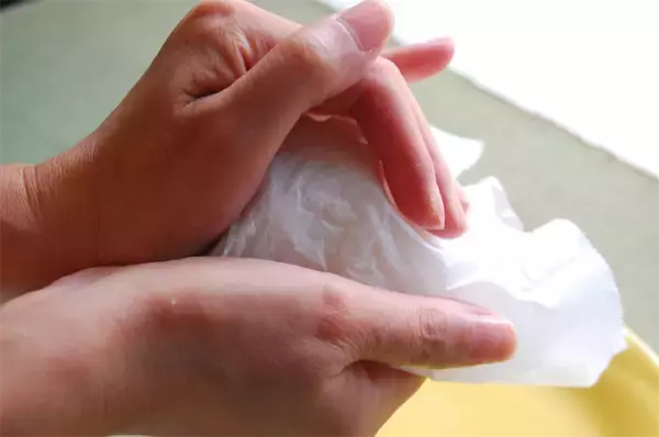 【調理の裏ワザ】おにぎり握るなら…ラップよりアレを使うと断然便利！想定外なキッチングッズで楽々～♪