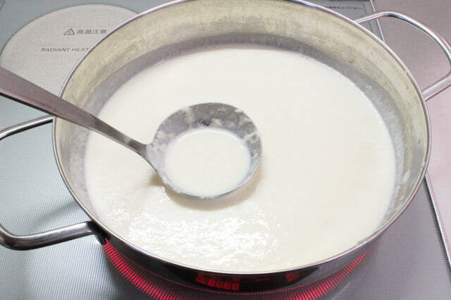 【シェフ三國の白菜大量消費】煮る、蒸す、焼く技法を駆使！甘さを引き出す「白菜づくしのスープ」に挑戦