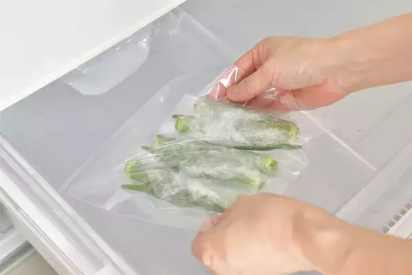 「【青髪のテツ】なすは傷ついて尖ってる中二病（!?）なヤツほどウマい!?意外な選び方を伝授！【超使える野菜講座】」の画像