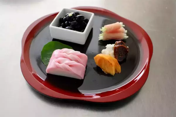 「【映えおせち】かまぼこで干支の「うさぎ」作ってみた！地味にムズい…けど簡単にするコツ発見♪【紀文公式】」の画像