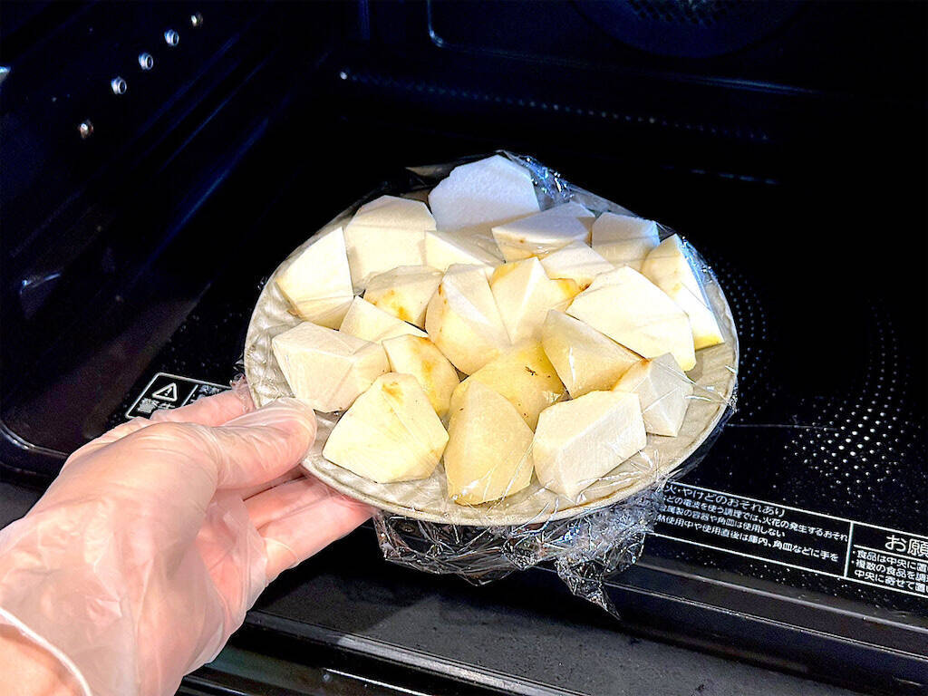 【里芋は煮物だけじゃない】チーズ風味香る♡「里芋のフリッター」作ってみた！衣にアレを入れるとサックサク!?