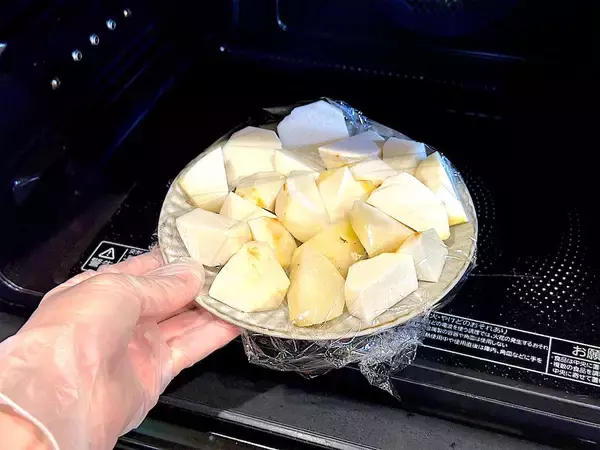 「【里芋は煮物だけじゃない】チーズ風味香る♡「里芋のフリッター」作ってみた！衣にアレを入れるとサックサク!?」の画像