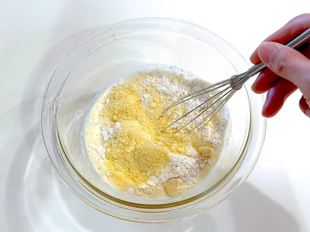 【里芋は煮物だけじゃない】チーズ風味香る♡「里芋のフリッター」作ってみた！衣にアレを入れるとサックサク!?