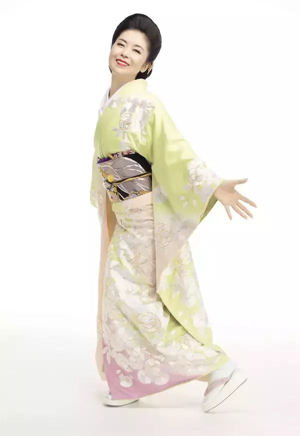 「【インタビュー】藤あや子さんの"キレイ"の秘密はワン・ツーパンチ!?「チャンスに備えて準備しておくのよ」」の画像