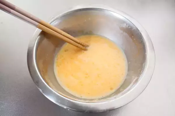 「【香港YouTuber】え、ポテトフライならぬ「りんごフライ」作ってみた！外はカリサク中とろ～り♡甘酸っぱ！」の画像