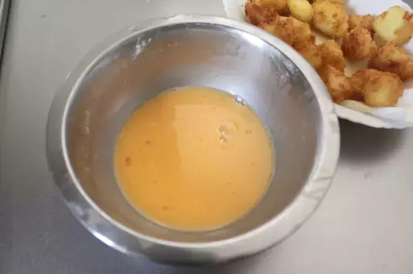 「【香港YouTuber】え、ポテトフライならぬ「りんごフライ」作ってみた！外はカリサク中とろ～り♡甘酸っぱ！」の画像