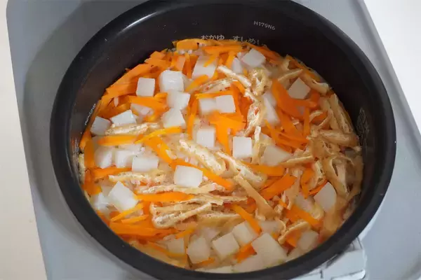 「【極上のホクホク食感】角切り長芋が決め手の「炊き込みご飯」作ってみた！白みそでほっこり上品♡【農家直伝】」の画像