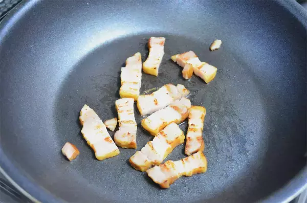 「【洋風素材をかつおだしで煮たら…】新じゃが＆ベーコンを「甘辛煮」にしてみた！まさに和風ジャーマンポテト♡」の画像