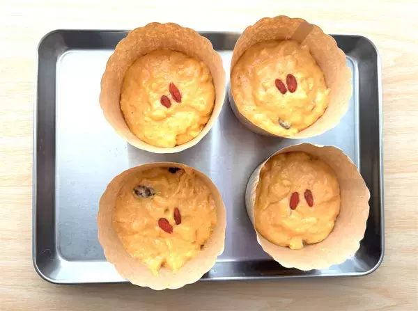 「【スイーツでアンチエイジング!?】レーズンとクコの実入り「人参の蒸しパン」作ってみた【薬膳マイスター直伝】」の画像