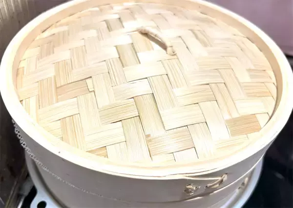 「【スイーツでアンチエイジング!?】レーズンとクコの実入り「人参の蒸しパン」作ってみた【薬膳マイスター直伝】」の画像