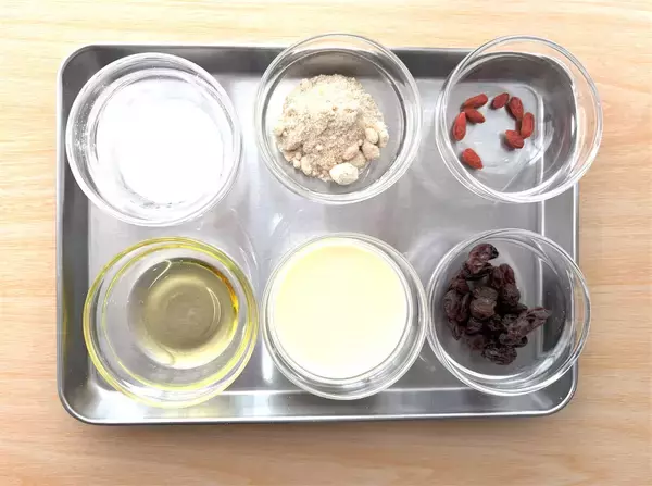 「【スイーツでアンチエイジング!?】レーズンとクコの実入り「人参の蒸しパン」作ってみた【薬膳マイスター直伝】」の画像