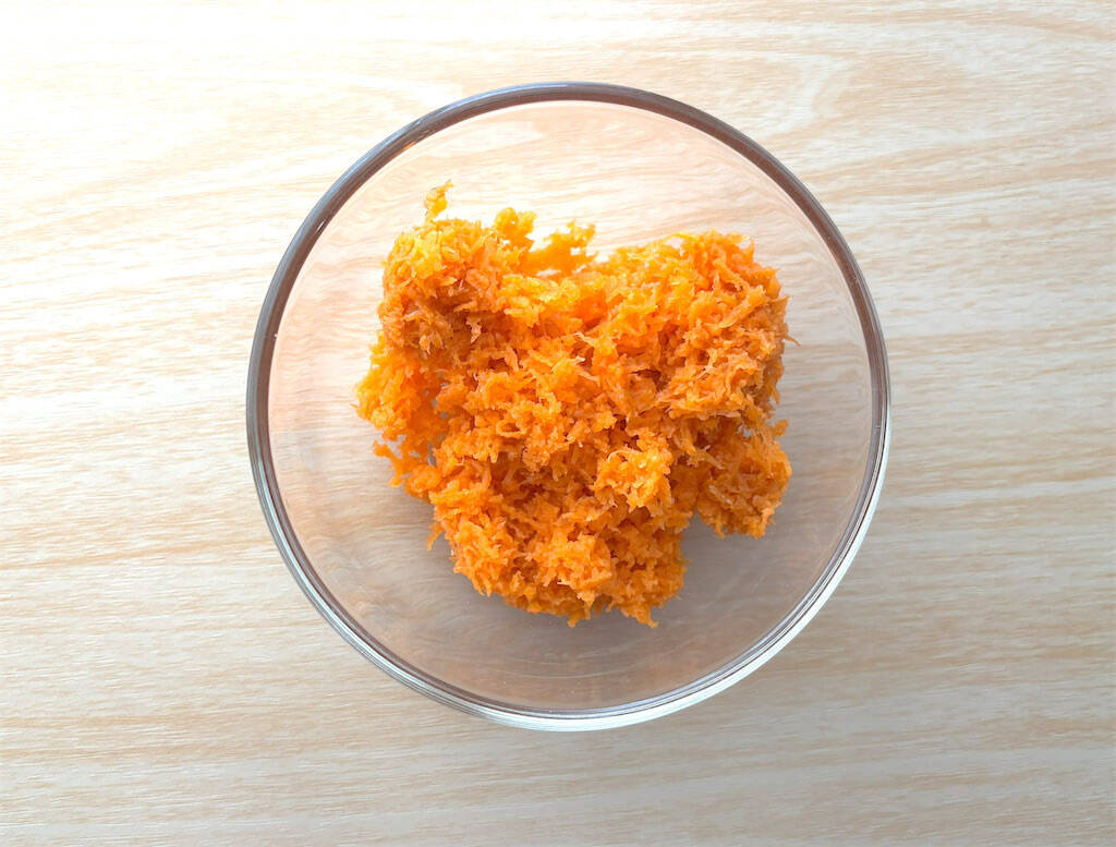 【スイーツでアンチエイジング!?】レーズンとクコの実入り「人参の蒸しパン」作ってみた【薬膳マイスター直伝】