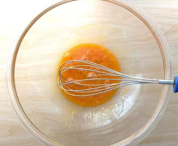 「【スイーツでアンチエイジング!?】レーズンとクコの実入り「人参の蒸しパン」作ってみた【薬膳マイスター直伝】」の画像