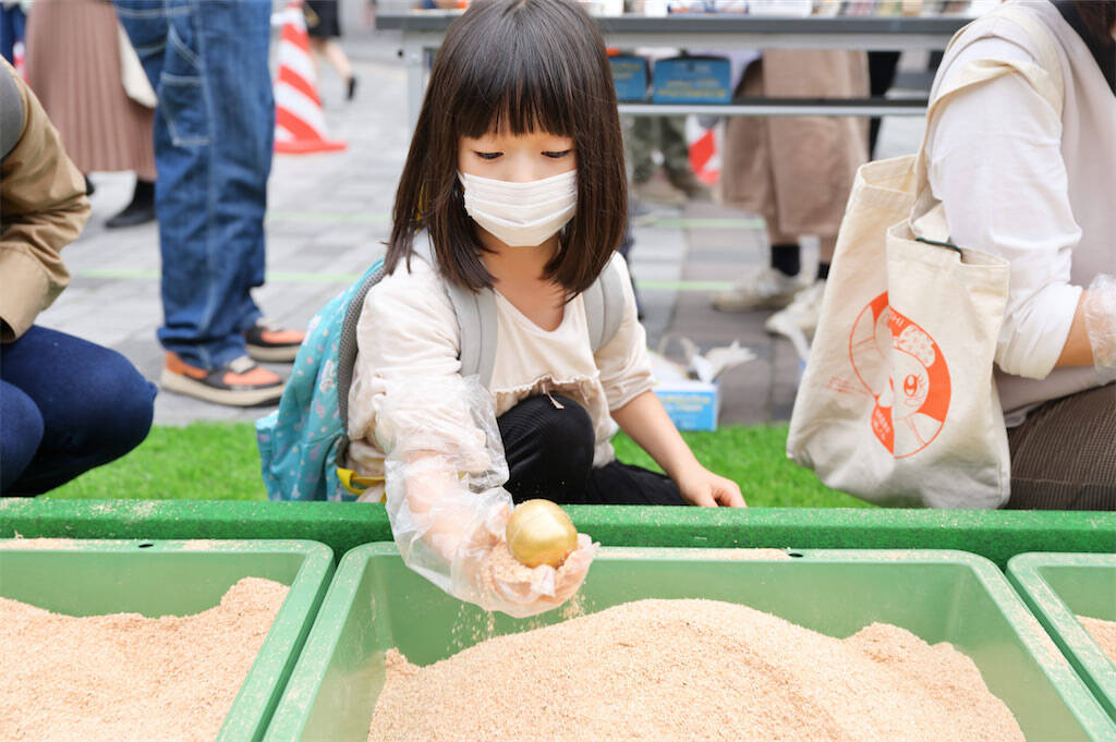 東京・有楽町にトラクターや"疑似畑"が出現!?【国消国産秋まつり】"天気予報の女神"も駆け付け語る「食べて農家を応援！」