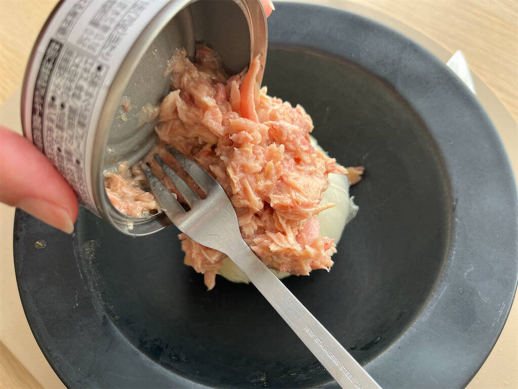 【新玉ねぎの至高の食べ方】ツナチーズをドサっと！「新玉ねぎの丸ごとレンジ蒸し」作ってみた♡レンチン5分♪