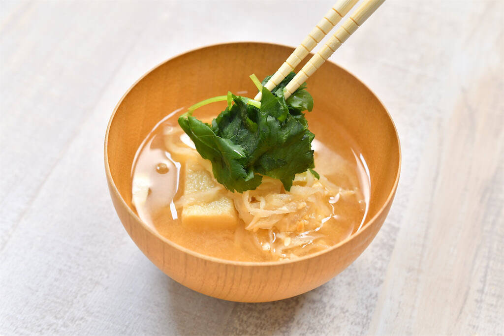 【冷蔵庫に野菜がない！】そんな日のみそ汁をゴージャスにする「救世主具材」2選はコレ！【青髪のテツ】